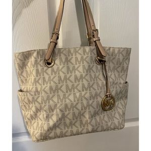 Michael Kors Jet Set Tote